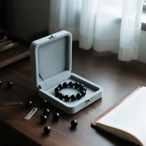 Differences between obsidian types for ornaments