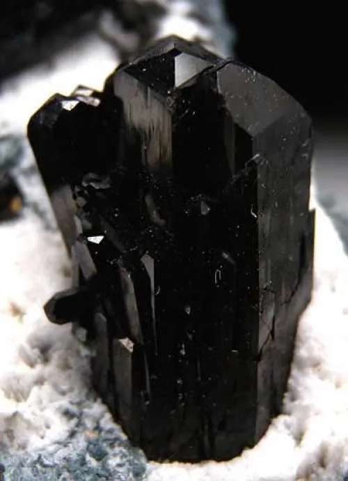 Close-up of unpolished and polished obsidian differences