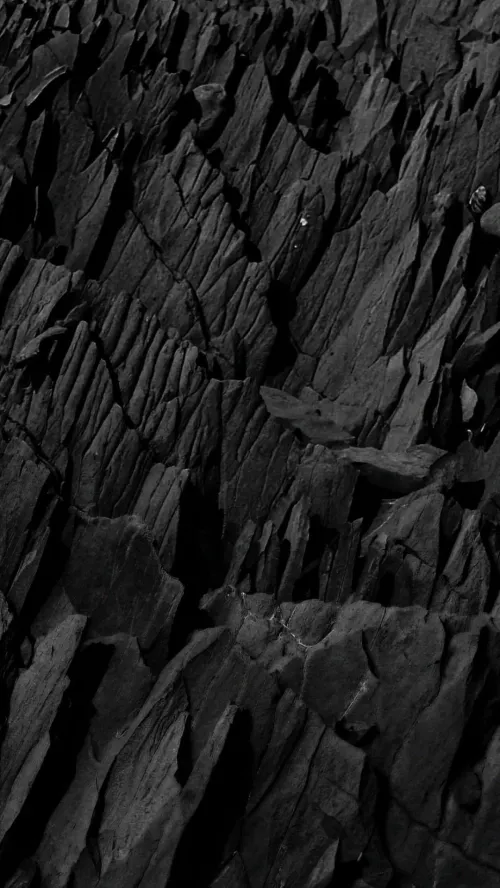 Obsidian mirror interaction with different lighting angles